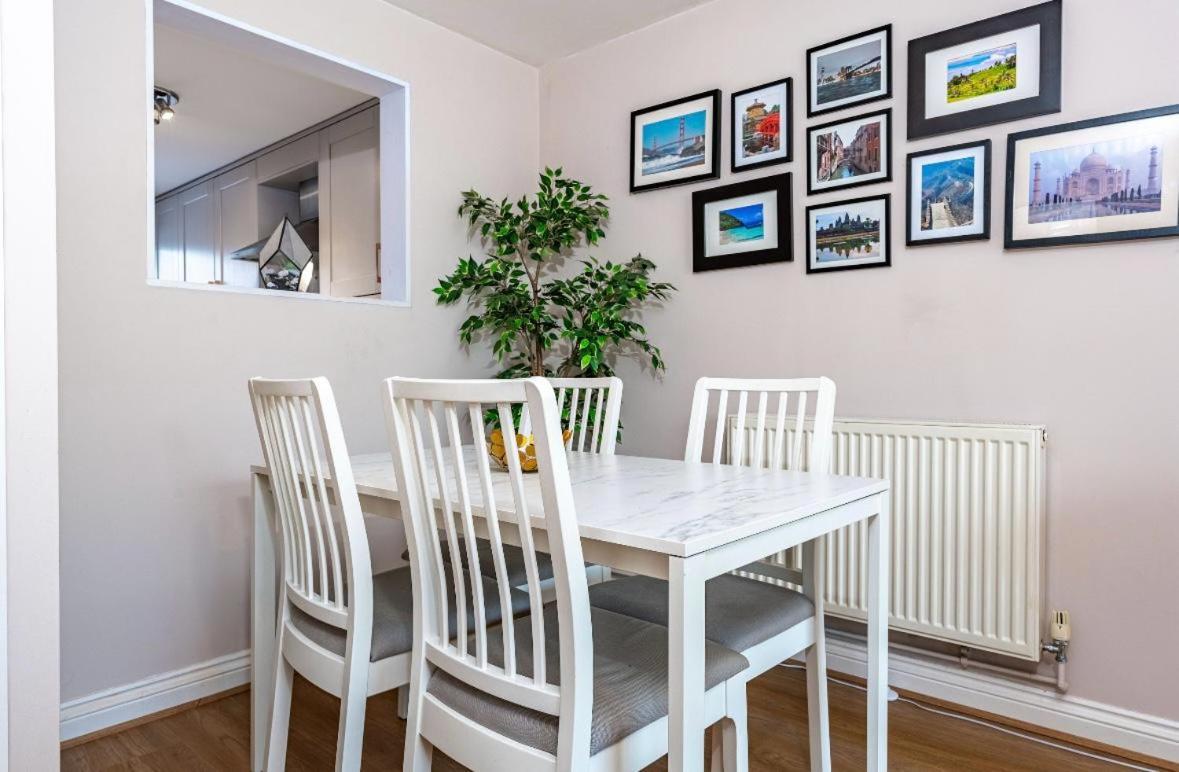 'hidden Gem' With Parking, Walk To Town